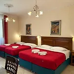 Anthony House, Via Villafranca 2, Castro Pretorio
